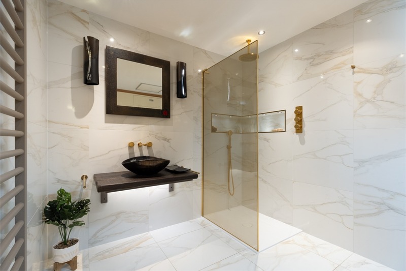 Các yếu tố ảnh hưởng đến độ dốc nhà vệ sinh